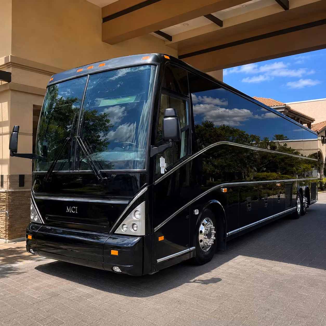 construction crew and worksite shuttle services in charleston